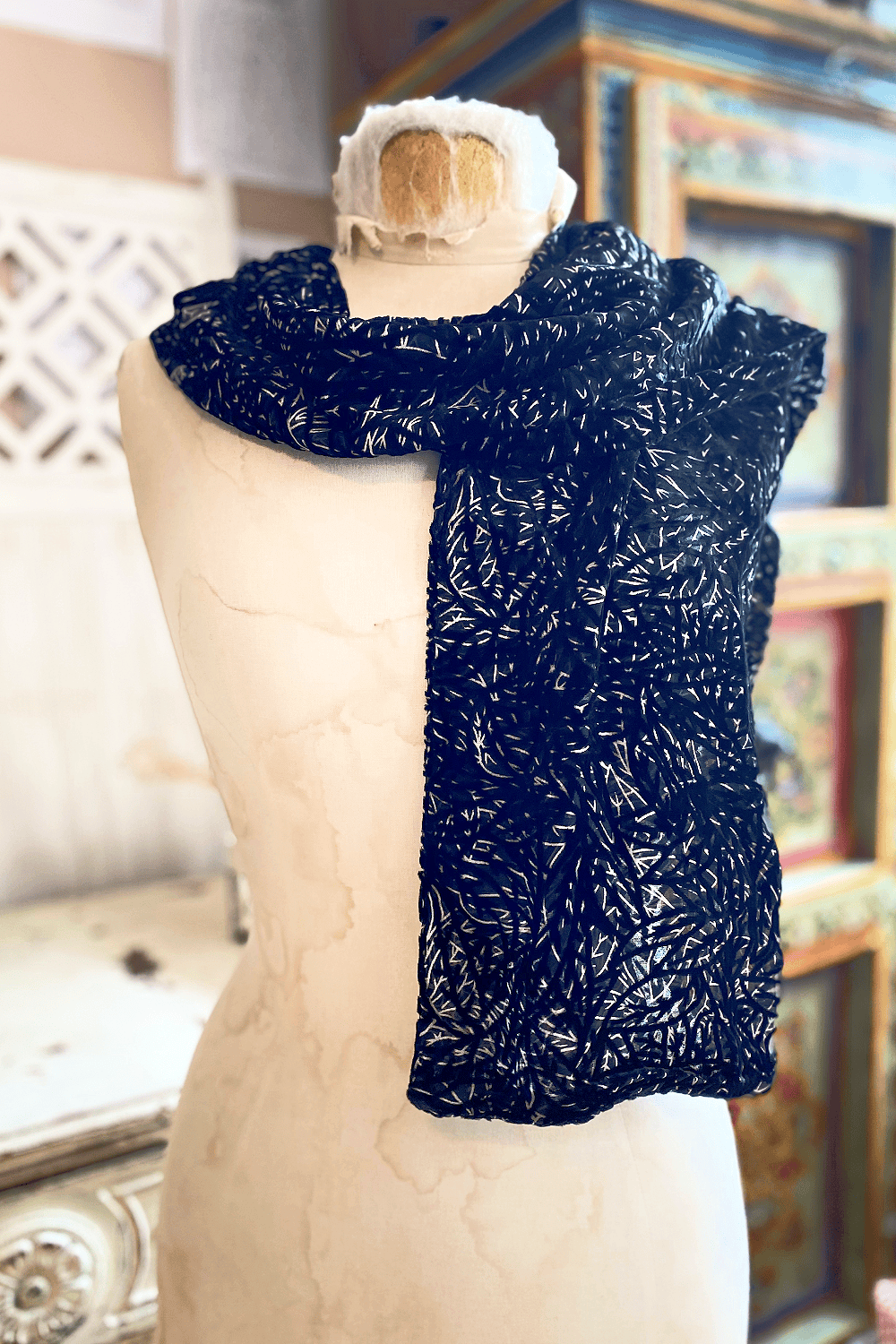 Blck cut out Velvet scarf with white flecks.